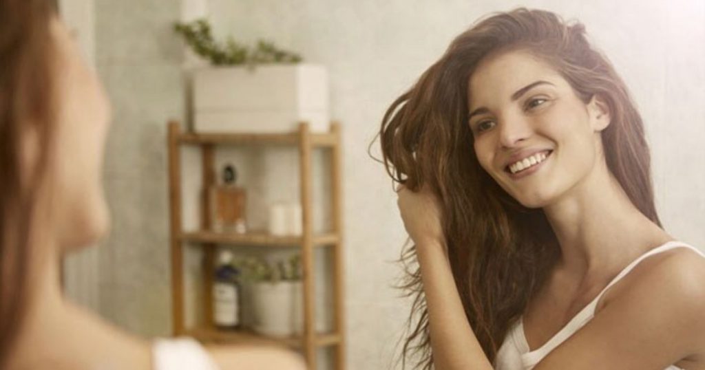 6 après-shampooings naturels pour chaque type de cheveux que vous pouvez préparer à la maison !