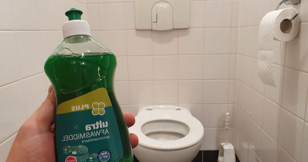 Voici l'excellente raison pour laquelle vous devriez verser du savon à vaisselle dans vos toilettes !  