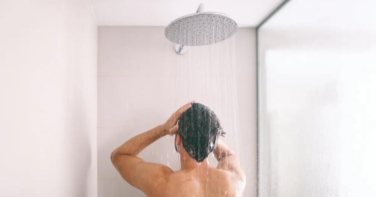 pourquoi-les-gens-qui-transpirent-devraient-se-rincer-plus-et-prendre-moins-de-douches