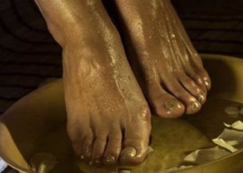 Trempez vos pieds une fois par semaine dans ce bain de vinaigre pour traiter ces 4 problèmes de santé