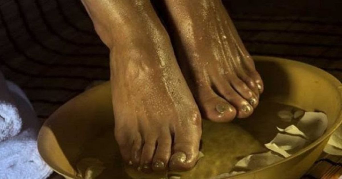 Trempez vos pieds une fois par semaine dans ce bain de vinaigre pour traiter ces 4 problèmes de santé