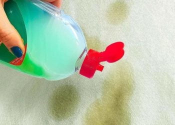 comment enlever une tache d'huile sur un vêtement sans le laver