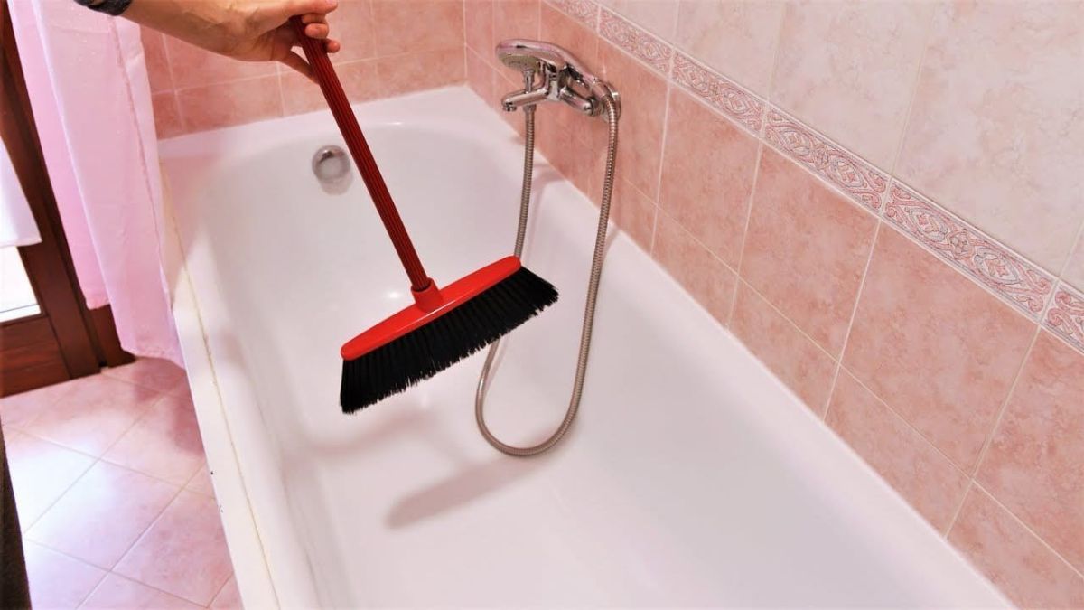 Comment nettoyer la baignoire ? Seuls deux produits courants sont nécessaires pour un aspect comme neuf