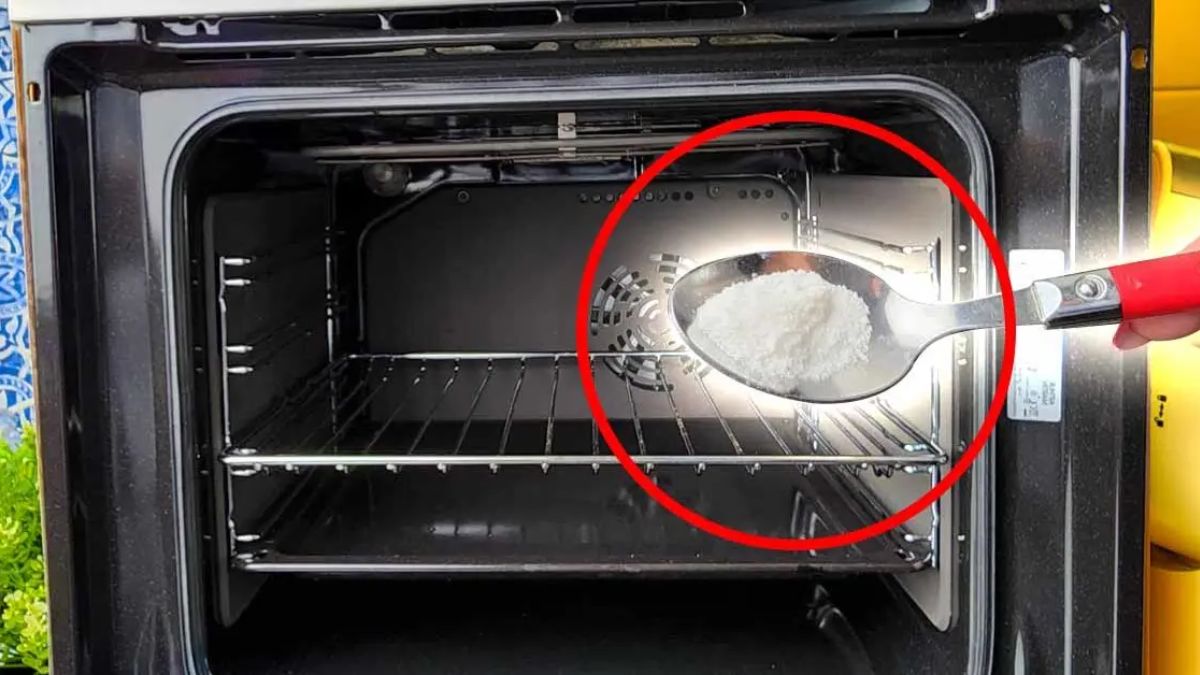 Pourquoi les ménagères expérimentées versent une pincée de sucre dans le four ? L’astuce indispensable avant de cuire un plat