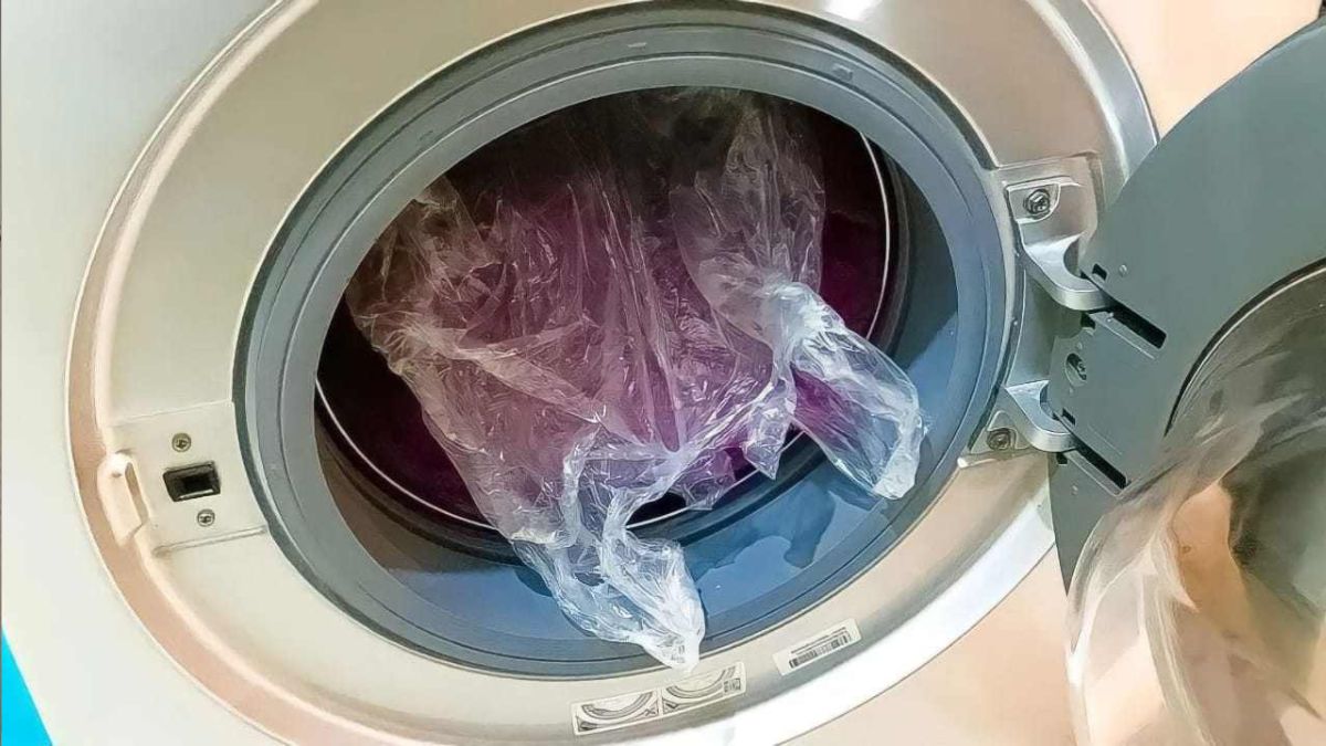 Pourquoi faut-il mettre un sac en plastique dans la machine à laver ? Peu de gens connaissent ce truc génial