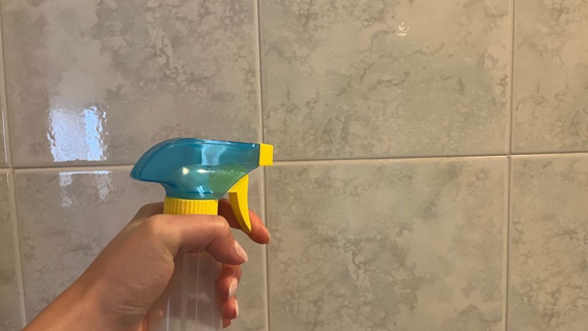 Si vous le vaporisez sous la douche et sur les sanitaires, vous n’aurez pas à nettoyer les nettoyer pendant 2 semaines