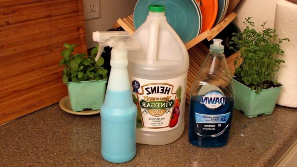 Comment nettoyer la salle de bain en moins de 10 minutes : ces 3 ingrédients suffisent