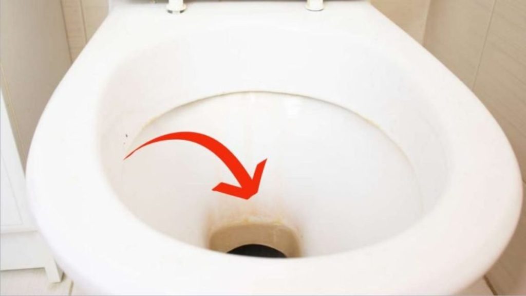 L'astuce maligne pour retirer les taches d'urine des cuvettes de toilettes